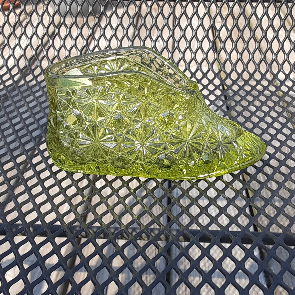 Gorgeous vintahe Handmade Virginia Glass